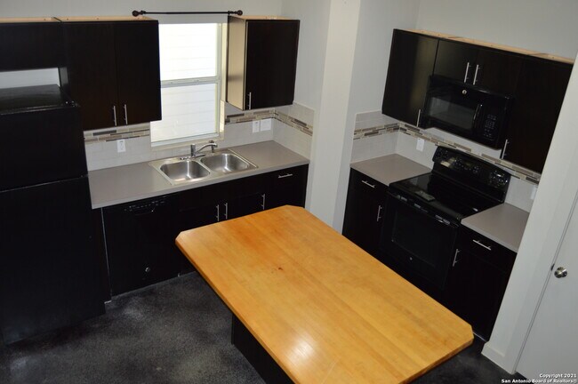 Foto del edificio - 714 N Cherry St