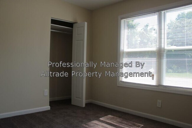 Foto del edificio - 2020 Peabody Ln