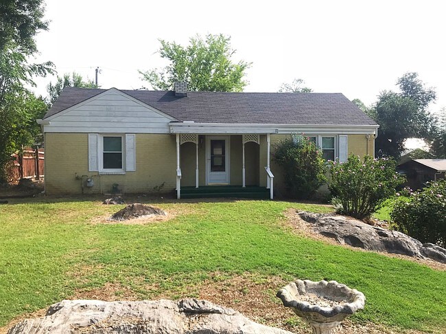 Building Photo - 210 Juniper Ave