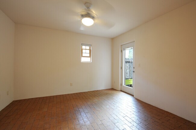 Building Photo - Casados St. - 247