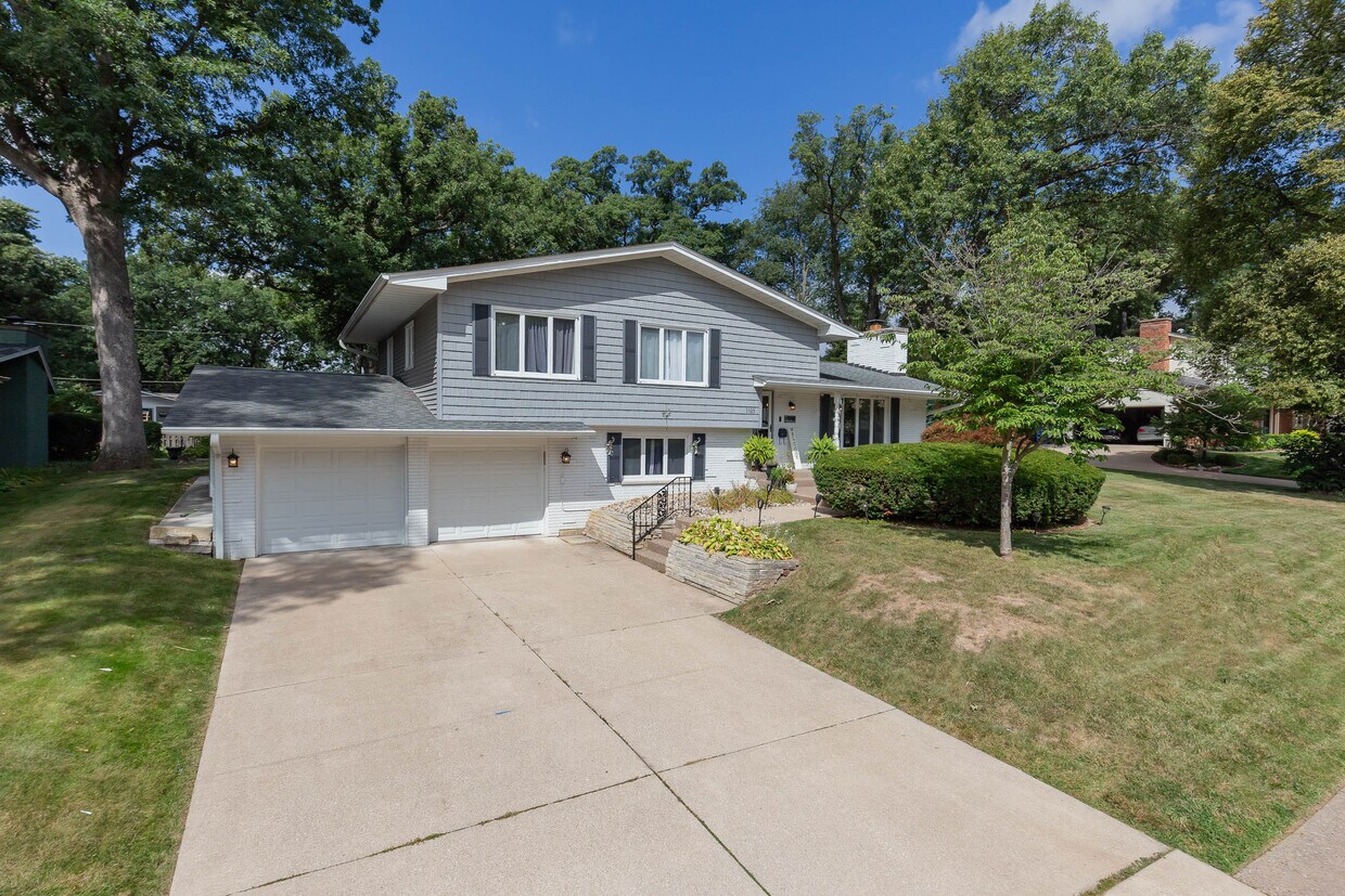 3505 52nd St, Moline, IL 61265 House Rental in Moline, IL