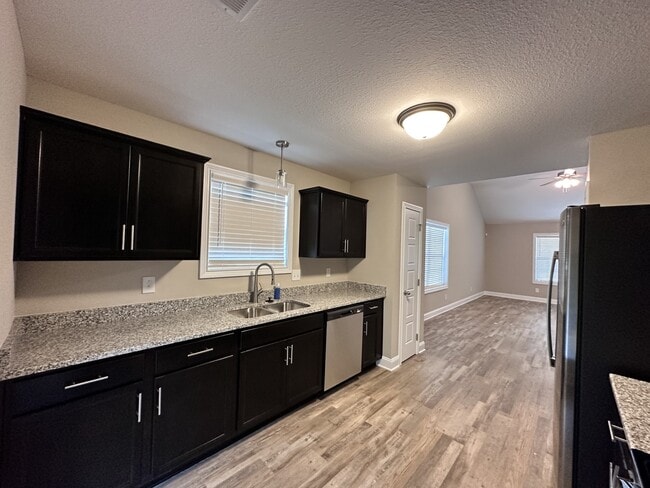 Building Photo - 804 Lillian Grace Dr