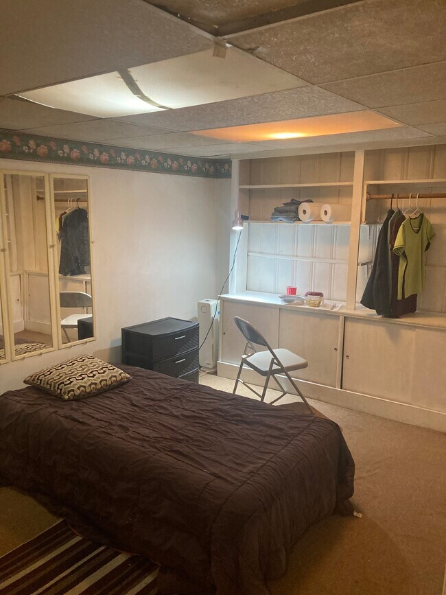 Cama individual/cama matrimonial/mueble de ropa - 764 Lenore Ln