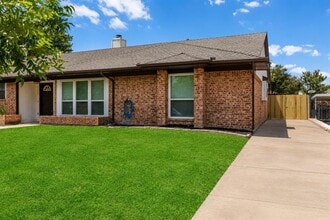 Building Photo - 2429 Chestnut Way