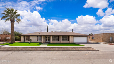Building Photo - 425 Penroy Ln