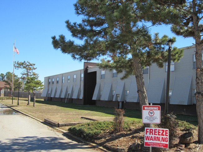 Building Photo - Courtyard Apartments