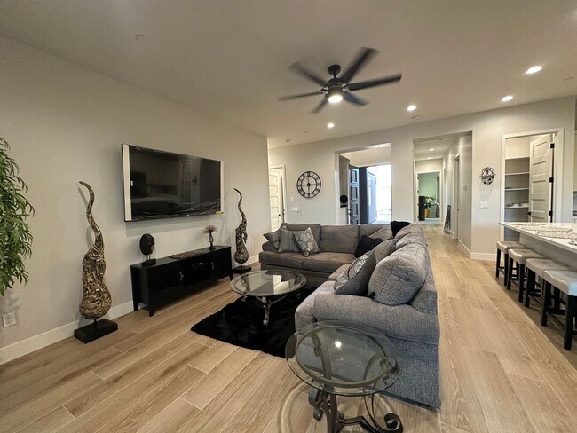 Building Photo - Furnished - Longterm - Brand new build - R...