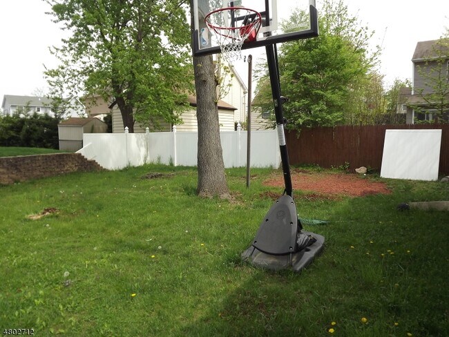 Foto del edificio - 16 Crestwood Ct