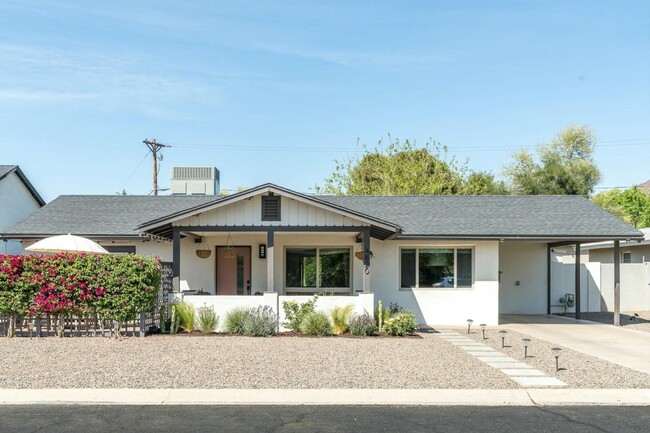 Foto del edificio - 4820 E Indianola Ave