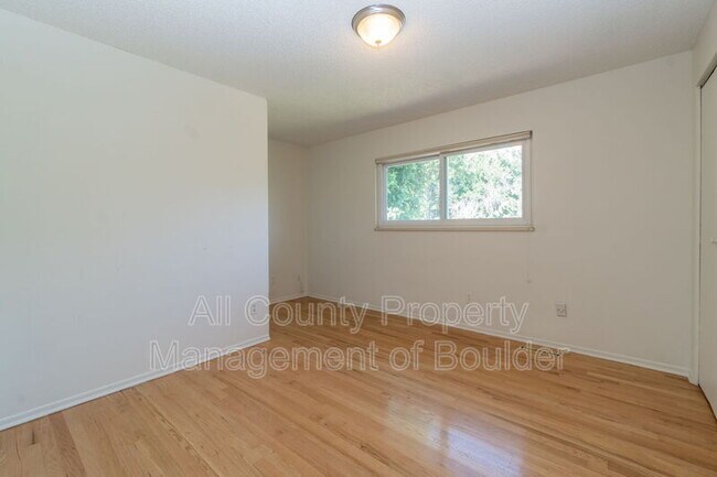 Building Photo - 1530 Ithaca Dr