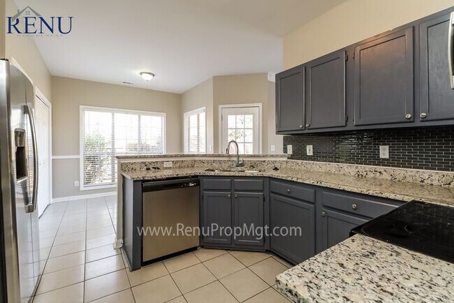 Building Photo - Now Available! 3 bed 2.5 bath!