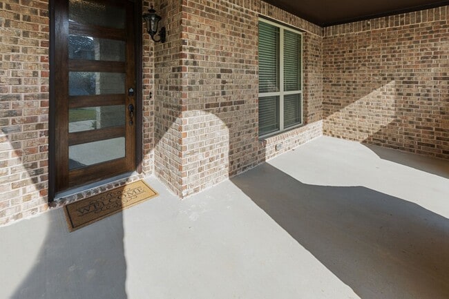 Building Photo - 4 Bedroom Home in Godley Texas!