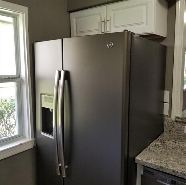 Foto del edificio - 5636 Birchmont Dr
