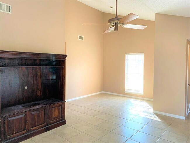 Building Photo - 9277 Westwood Village Dr