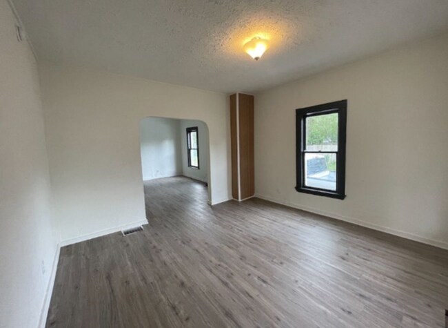 Foto del edificio - 212 E Belmont St