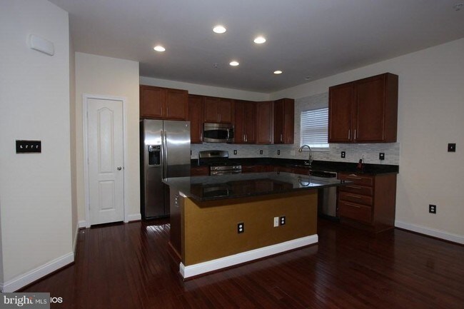Building Photo - 420 Esmond Pl