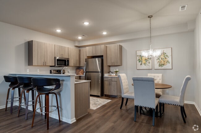 1BR, 1BA - 888SF - Barrington Square Luxury Apartments