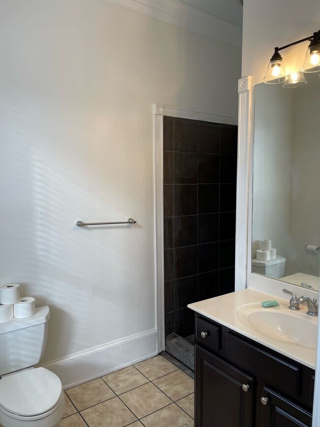 Building Photo - WALK TO STARLAND!