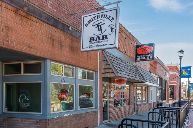 Downtown dining and entertainment in Smithville.