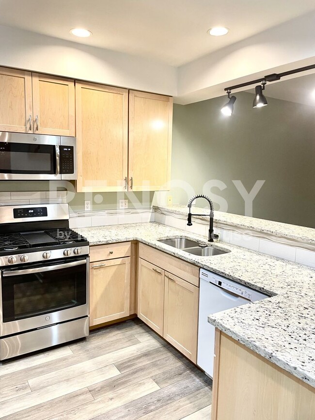 Building Photo - 15605 NE 91st Way
