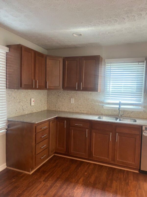 Foto del edificio - 6527 Rainbow Ln