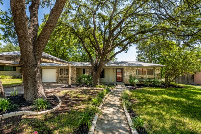 Building Photo - 407 Tango Dr