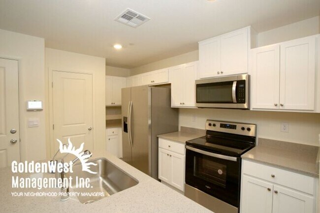 Building Photo - Brand New Two Story 3Bdm 2.5Ba Townhome in...
