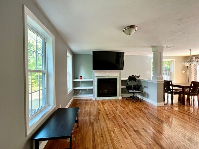 Foto del edificio - AVAIL. NOW: 3 BED/2.5 BATH SINGLE FAMILY (...