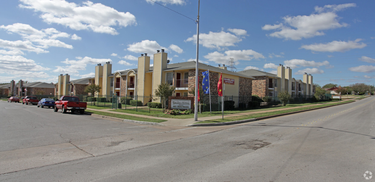 Primary Photo - Westchase Apartment Homes