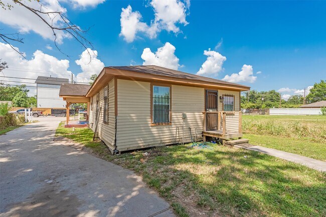 Foto del edificio - 6402 W Montgomery Rd