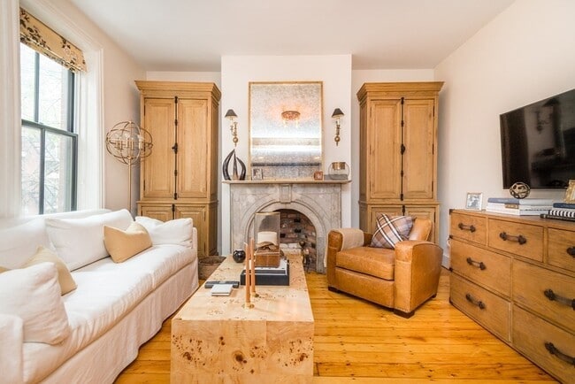 Building Photo - 42 Garden St