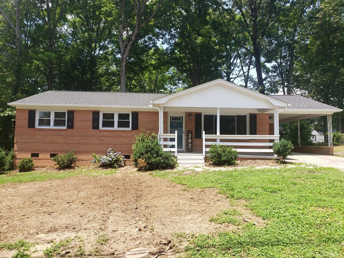 202 Creighton Dr, Taylors, SC 29687 House Rental in Taylors, SC