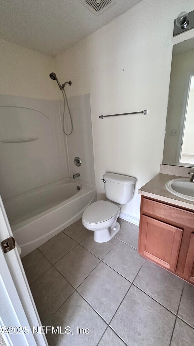 Foto del edificio - 843 Black Cherry Dr S