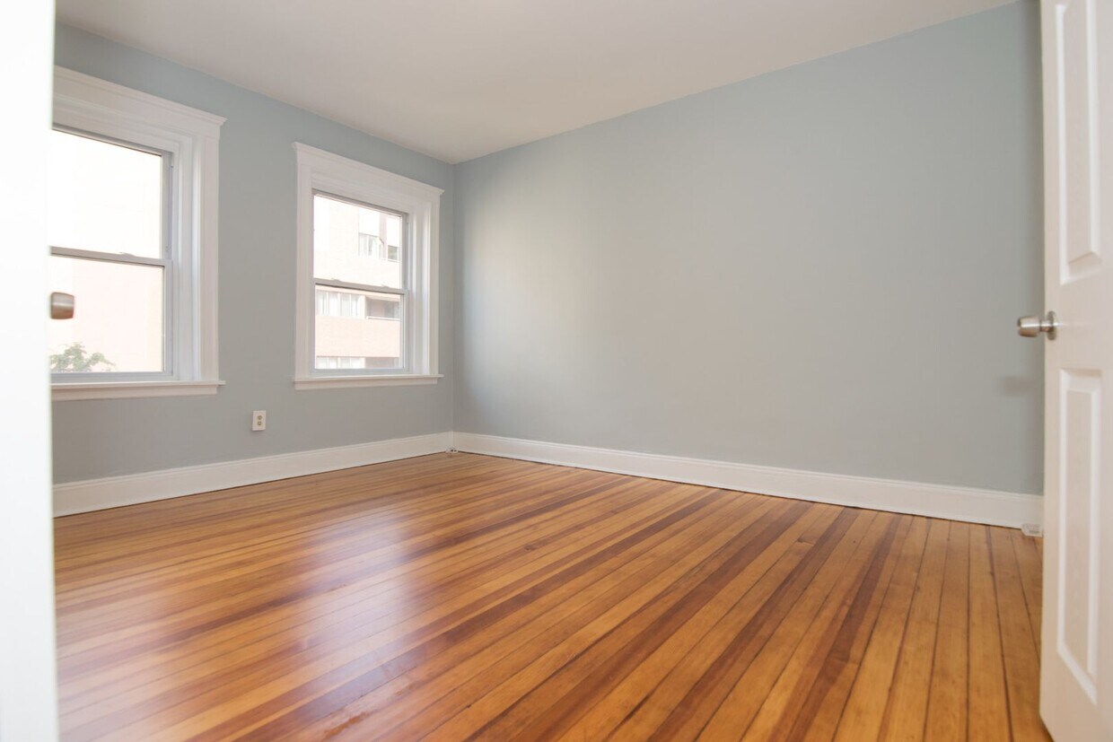 Foto del edificio - Unique Apt on Brookline Brighton Border