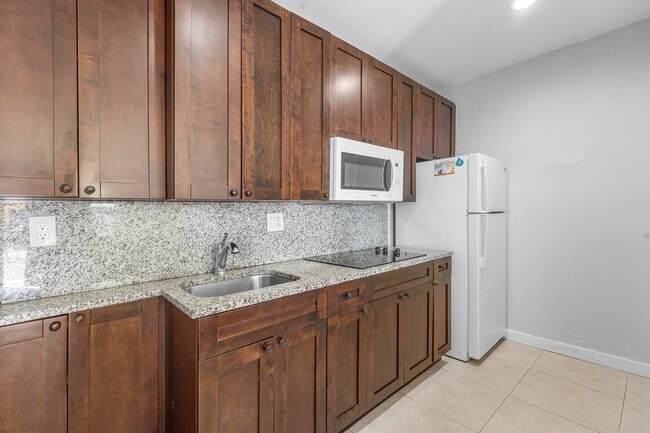 Building Photo - 801 Dobbins St