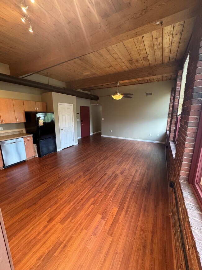 Living Room & Kitchen Area - 471 Silver St