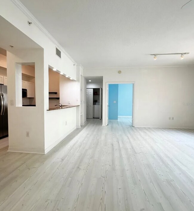 Planta abierta - 1064 N Tamiami Trl