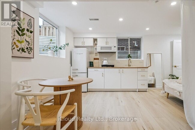 Building Photo - 13 Southam Ln