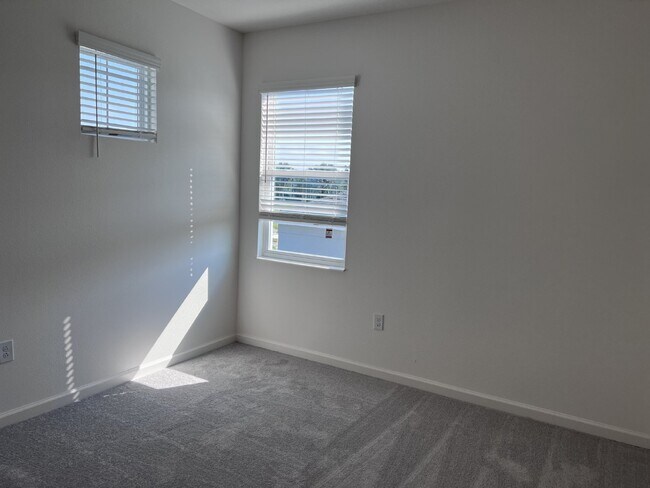 Foto del edificio - Spacious 4-Bedroom Home with 3 Full Baths in Apollo Beach, FL - Must See!