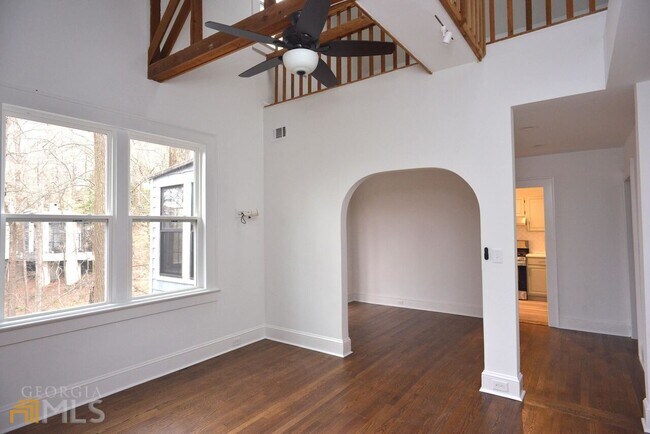 Building Photo - 509 Claire Dr NE