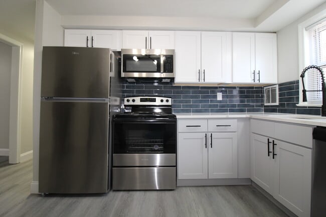 Building Photo - 338 Park Ave