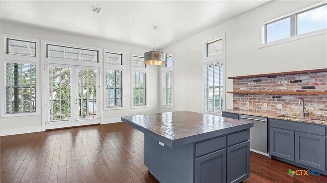 Building Photo - 1117 N Academy Ave