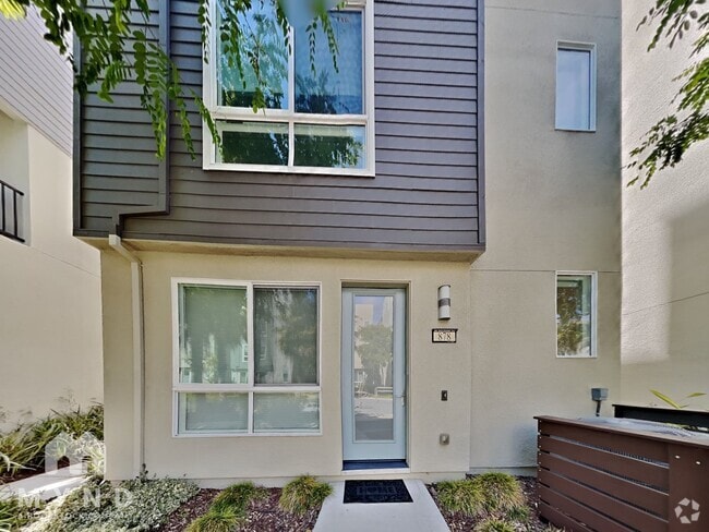 Building Photo - 878 Estuary St