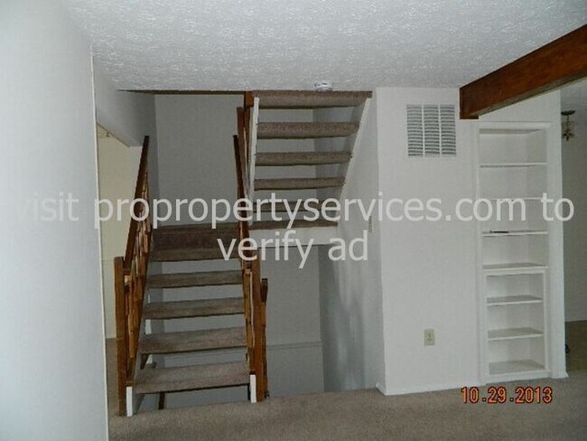 Building Photo - Near Commuter Routes, Shopping & Schools!