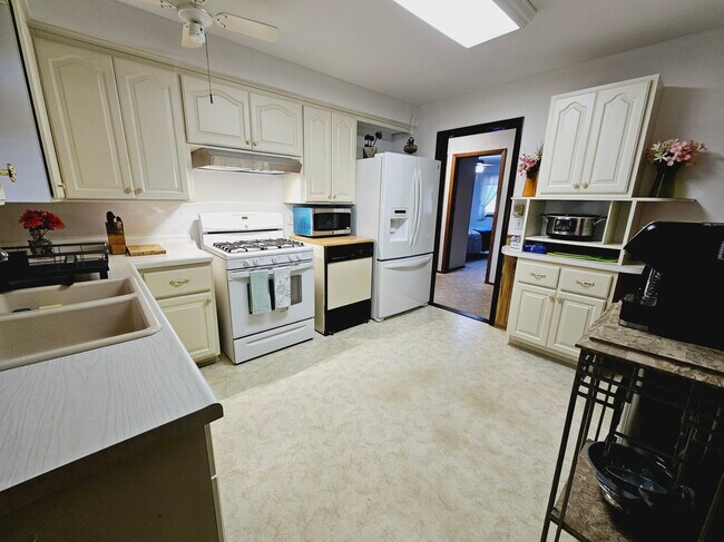Foto del edificio - 1223 Charlton St