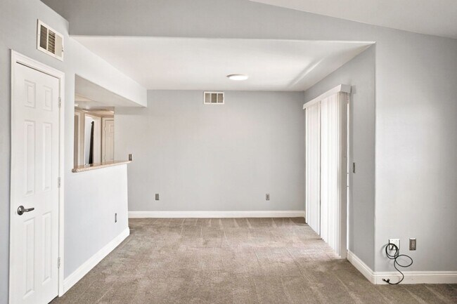 Building Photo - 3 Bed, 2 Bath -Gated- South West Las Vegas