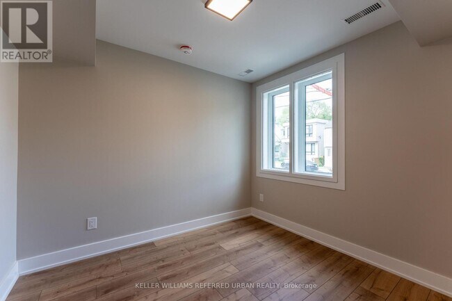 Building Photo - 352 Jones Ave