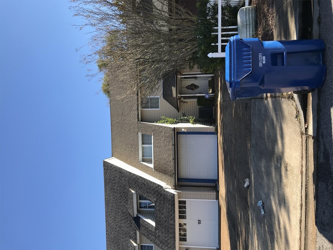 Building Photo - 605 Masefield Cir