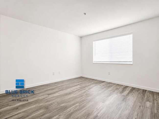 Foto del edificio - 7308 Canby Ave