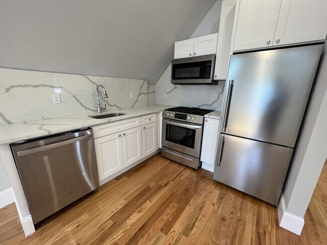 Building Photo - 4.0 bedroom in Somerville Massachusetts 02144